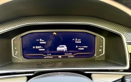 Volkswagen Tiguan II, 2022 год, 2 950 000 рублей, 10 фотография