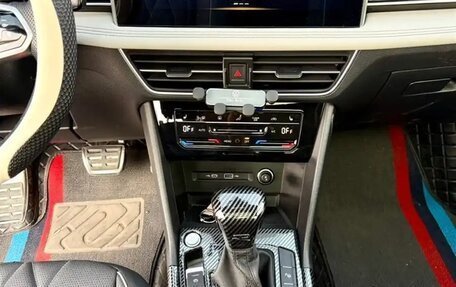 Volkswagen Tiguan II, 2022 год, 2 950 000 рублей, 9 фотография