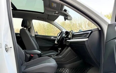 Volkswagen Tiguan II, 2022 год, 2 950 000 рублей, 11 фотография