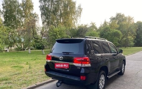 Toyota Land Cruiser 200, 2018 год, 6 200 000 рублей, 4 фотография