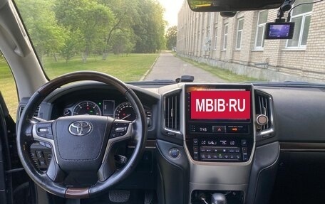 Toyota Land Cruiser 200, 2018 год, 6 200 000 рублей, 14 фотография