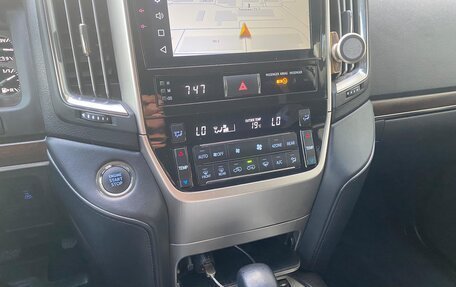 Toyota Land Cruiser 200, 2018 год, 6 200 000 рублей, 16 фотография