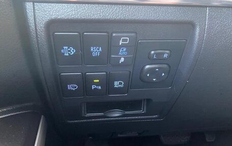 Toyota Land Cruiser 200, 2018 год, 6 200 000 рублей, 17 фотография