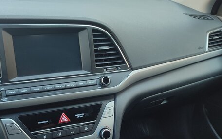 Hyundai Elantra VI рестайлинг, 2017 год, 1 330 000 рублей, 4 фотография