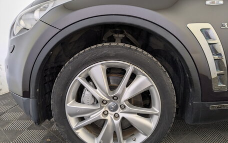 Infiniti QX70, 2015 год, 2 850 000 рублей, 13 фотография