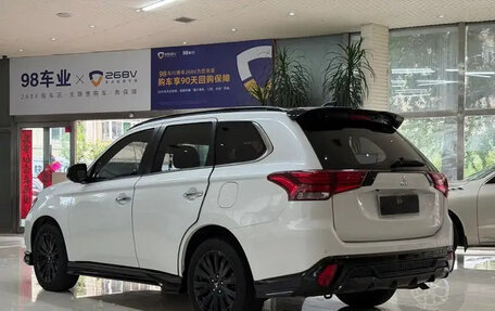 Mitsubishi Outlander III рестайлинг 3, 2022 год, 2 343 810 рублей, 6 фотография