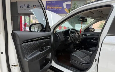 Mitsubishi Outlander III рестайлинг 3, 2022 год, 2 343 810 рублей, 7 фотография