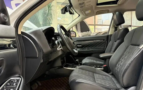 Mitsubishi Outlander III рестайлинг 3, 2022 год, 2 343 810 рублей, 8 фотография