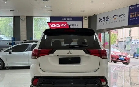 Mitsubishi Outlander III рестайлинг 3, 2022 год, 2 343 810 рублей, 5 фотография