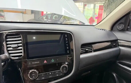 Mitsubishi Outlander III рестайлинг 3, 2022 год, 2 343 810 рублей, 13 фотография