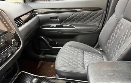 Mitsubishi Outlander III рестайлинг 3, 2022 год, 2 343 810 рублей, 14 фотография
