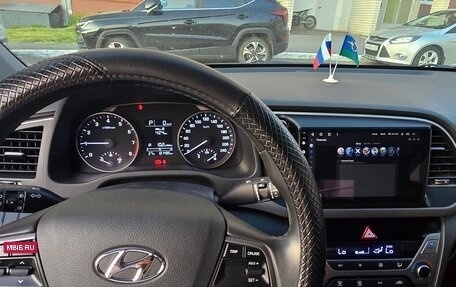 Hyundai Elantra VI рестайлинг, 2018 год, 1 700 000 рублей, 4 фотография