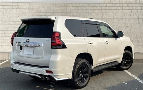 Toyota Land Cruiser Prado 150 рестайлинг 2, 2021 год, 3 835 000 рублей, 5 фотография