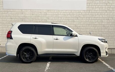 Toyota Land Cruiser Prado 150 рестайлинг 2, 2021 год, 3 835 000 рублей, 4 фотография