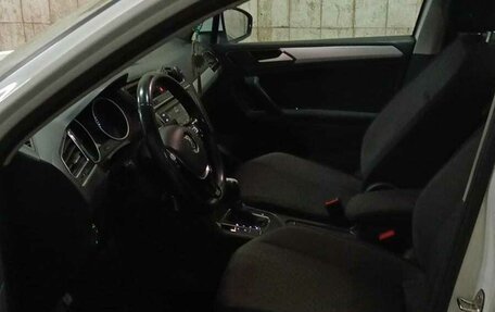 Volkswagen Tiguan II, 2017 год, 2 200 000 рублей, 2 фотография