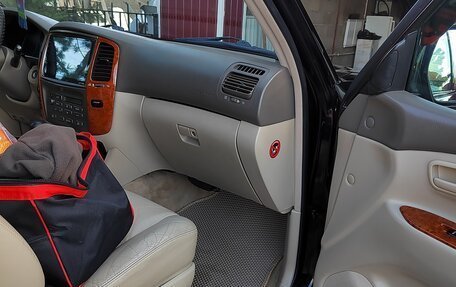 Toyota Land Cruiser 100 рестайлинг 2, 2004 год, 2 200 000 рублей, 3 фотография