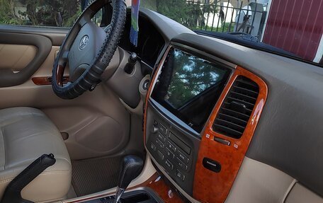 Toyota Land Cruiser 100 рестайлинг 2, 2004 год, 2 200 000 рублей, 2 фотография