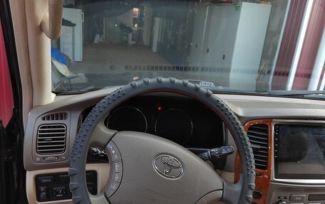 Toyota Land Cruiser 100 рестайлинг 2, 2004 год, 2 200 000 рублей, 8 фотография