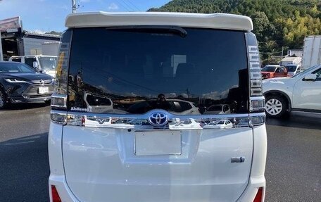 Toyota Voxy III, 2021 год, 1 850 000 рублей, 5 фотография