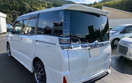 Toyota Voxy III, 2021 год, 1 850 000 рублей, 6 фотография