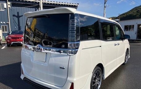Toyota Voxy III, 2021 год, 1 850 000 рублей, 4 фотография