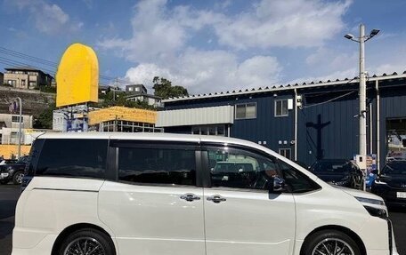 Toyota Voxy III, 2021 год, 1 850 000 рублей, 8 фотография