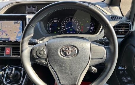 Toyota Voxy III, 2021 год, 1 850 000 рублей, 12 фотография