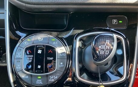 Toyota Voxy III, 2021 год, 1 850 000 рублей, 15 фотография