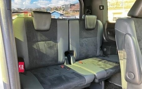 Toyota Voxy III, 2021 год, 1 850 000 рублей, 22 фотография