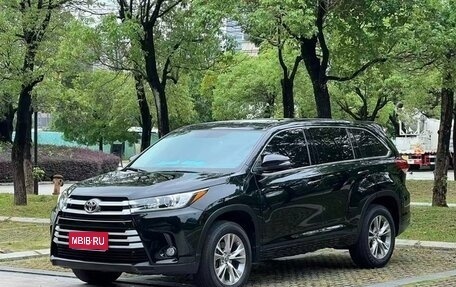 Toyota Highlander III, 2021 год, 3 300 000 рублей, 1 фотография