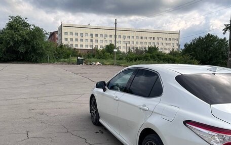 Toyota Camry, 2021 год, 3 750 000 рублей, 9 фотография