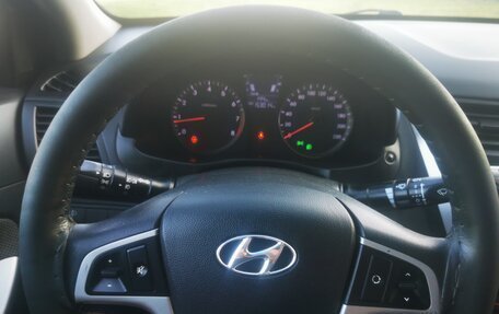 Hyundai Solaris II рестайлинг, 2013 год, 839 000 рублей, 5 фотография