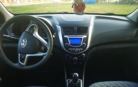 Hyundai Solaris II рестайлинг, 2013 год, 839 000 рублей, 3 фотография