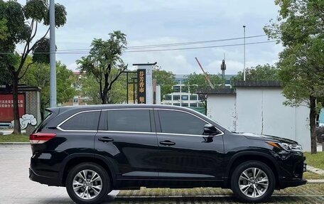 Toyota Highlander III, 2021 год, 3 300 000 рублей, 4 фотография
