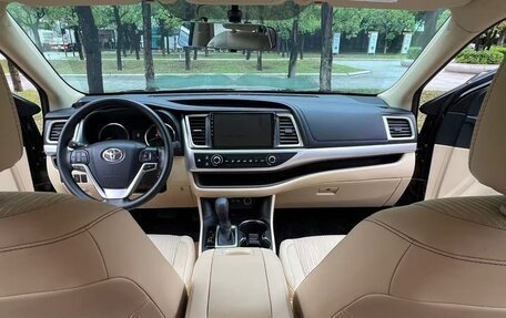 Toyota Highlander III, 2021 год, 3 300 000 рублей, 7 фотография