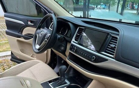 Toyota Highlander III, 2021 год, 3 300 000 рублей, 10 фотография