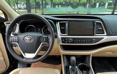 Toyota Highlander III, 2021 год, 3 300 000 рублей, 9 фотография