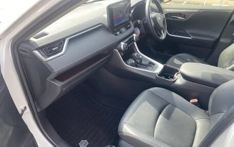 Toyota RAV4, 2022 год, 2 275 000 рублей, 13 фотография