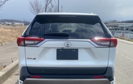 Toyota RAV4, 2022 год, 2 275 000 рублей, 6 фотография