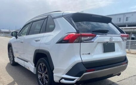 Toyota RAV4, 2022 год, 2 275 000 рублей, 7 фотография