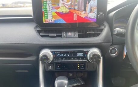 Toyota RAV4, 2022 год, 2 275 000 рублей, 15 фотография