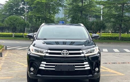 Toyota Highlander III, 2021 год, 3 350 000 рублей, 2 фотография