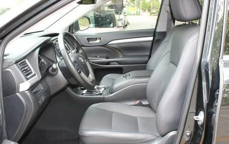 Toyota Highlander III, 2020 год, 3 080 000 рублей, 12 фотография