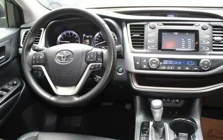 Toyota Highlander III, 2020 год, 3 080 000 рублей, 11 фотография