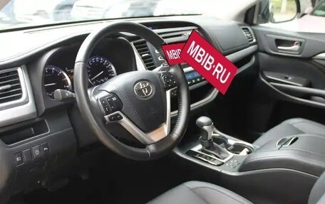 Toyota Highlander III, 2020 год, 3 080 000 рублей, 8 фотография