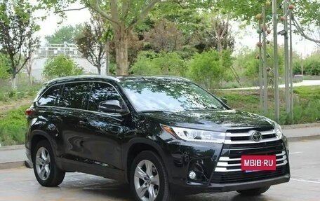 Toyota Highlander III, 2020 год, 3 080 000 рублей, 10 фотография