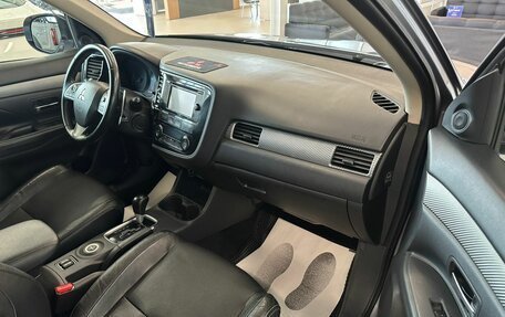 Mitsubishi Outlander III рестайлинг 3, 2013 год, 1 499 999 рублей, 12 фотография