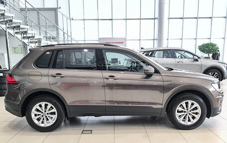 Volkswagen Tiguan II, 2018 год, 2 390 000 рублей, 4 фотография