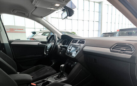 Volkswagen Tiguan II, 2018 год, 2 390 000 рублей, 11 фотография