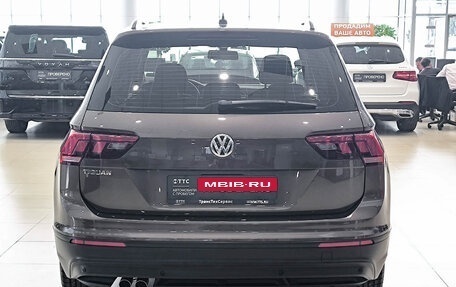 Volkswagen Tiguan II, 2018 год, 2 390 000 рублей, 6 фотография